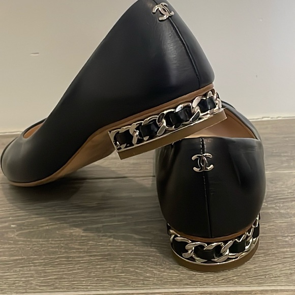 EUC🖤 CHANEL 2012 chain heel CC logo flats. Size 36IT/5.5-6US - Picture 1 of 10